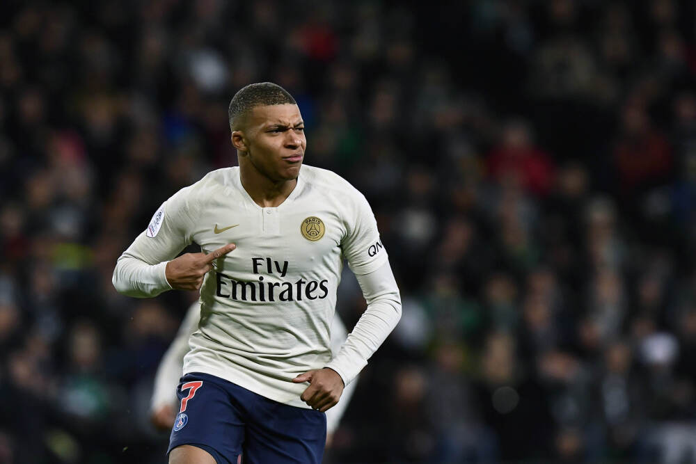 福布斯：曼联成全球第二最具价值的足球俱乐部，价值66亿美元；意媒：曼联已拒绝罗马对齐尔克泽的第一份报价